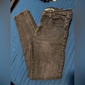 Kenneth Cole Slim Jeans with Distressed Look